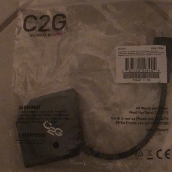 C2G 54340 DisplayPort to 4K UHD HDMI, VGA, or DVI - Picture 1 of 2